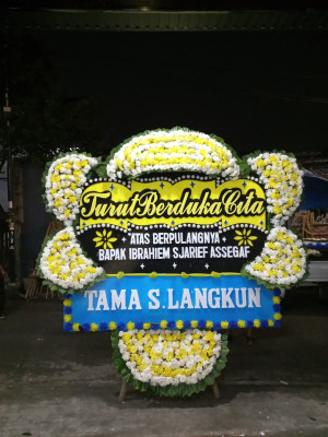 Papan Bunga Duka di Labuhan Ratu Raya