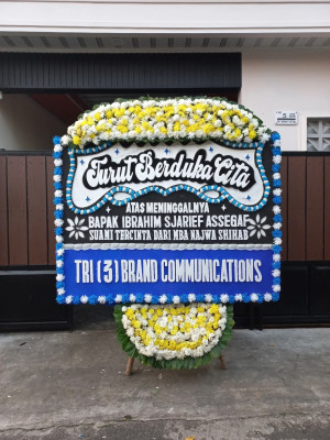 Papan Bunga Duka di Labuhan Ratu Raya